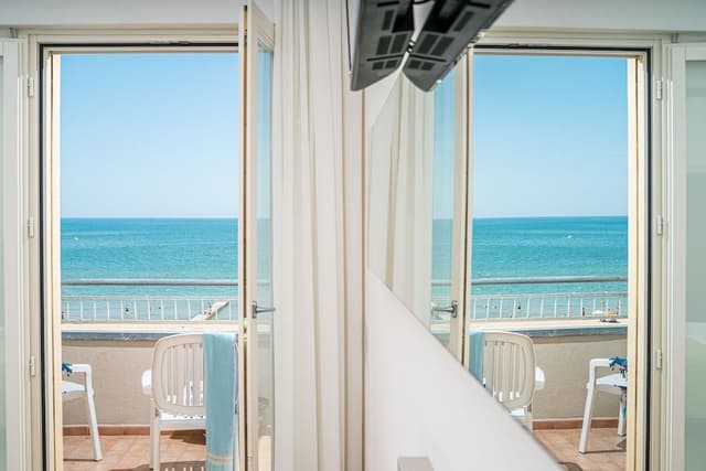 Classic Triple Room, Balcony, Sea Facing