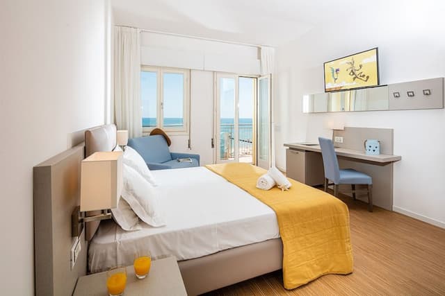 Classic Triple Room, Balcony, Sea Facing