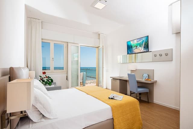 Classic Triple Room, Balcony, Sea Facing