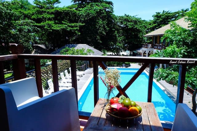 Deluxe Pool View