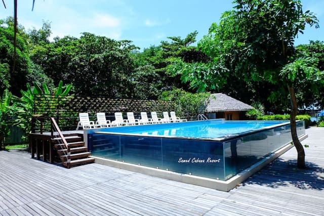 Deluxe Pool View