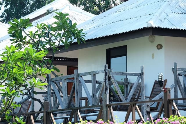 Deluxe Front Bungalow