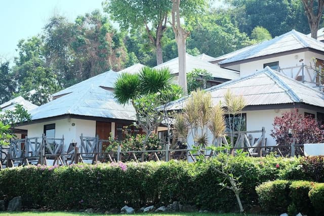 Deluxe Front Bungalow