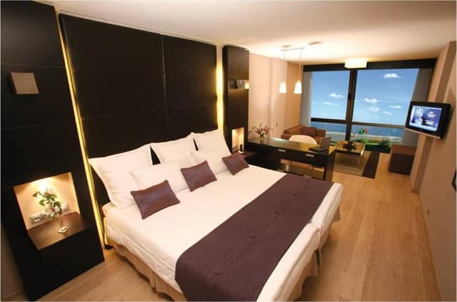 Superior Room with Partial Sea View