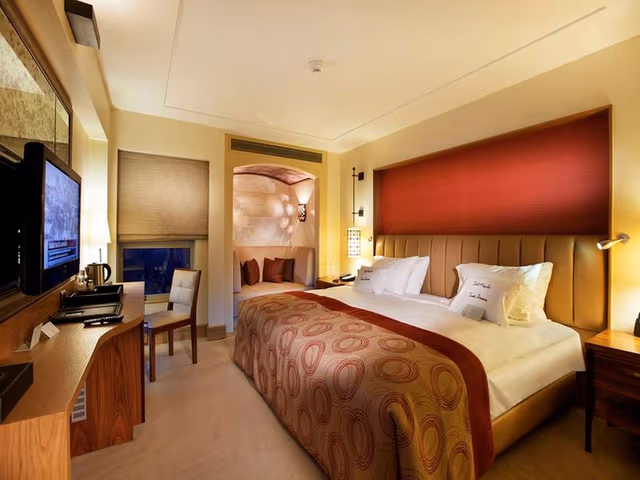 KING GUEST ROOM