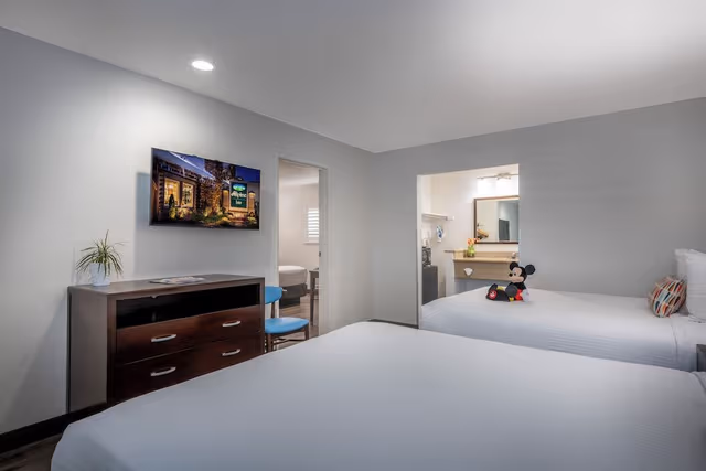 Standard Suite, Multiple Beds