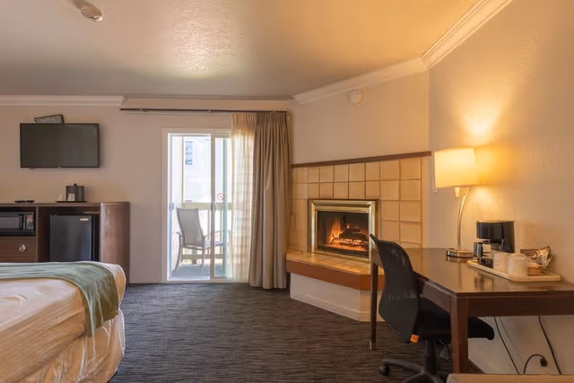 Room, 1 King Bed, Fireplace