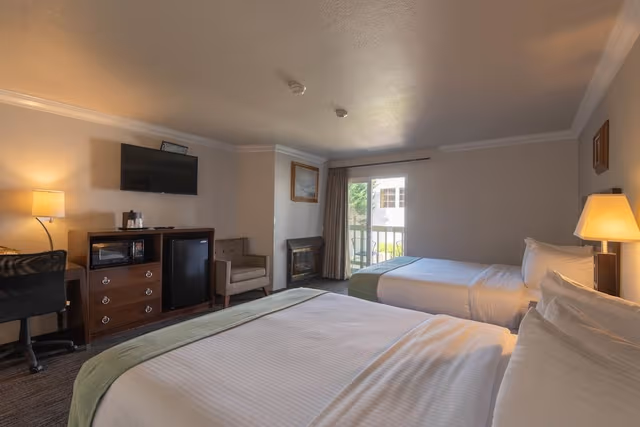 Room, 2 Queen Beds, Fireplace