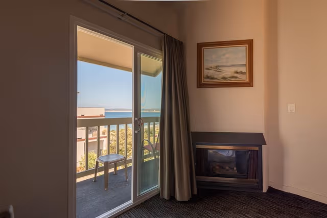 Room, 1 King Bed, Fireplace, Partial Ocean View