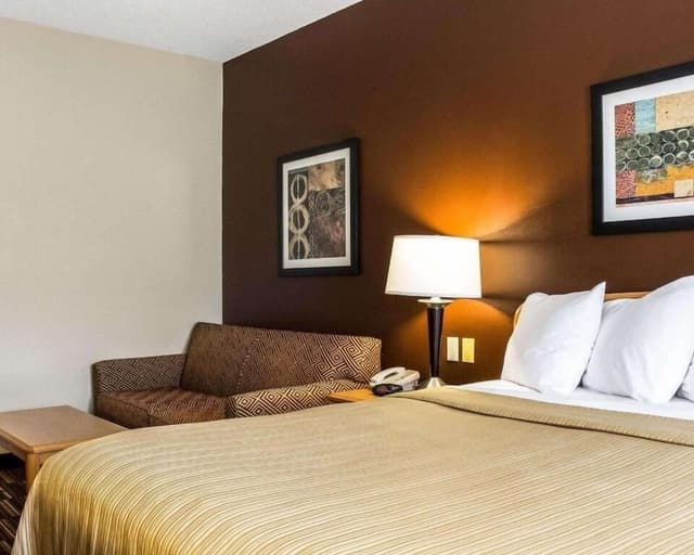 Suite, 1 King Bed with Sofa bed, Non Smoking