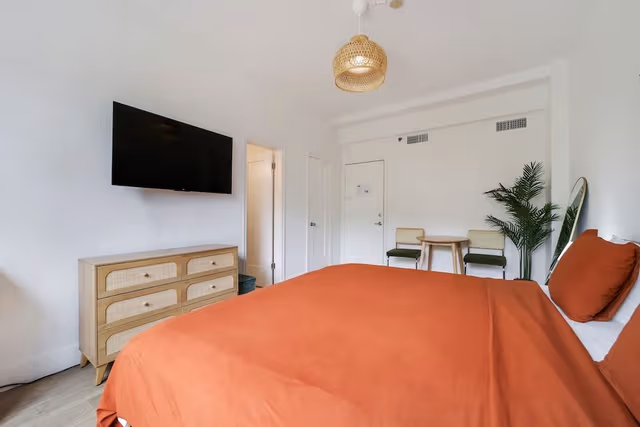 Standard Room, 1 King Bed, Private Bathroom (Self check-in)