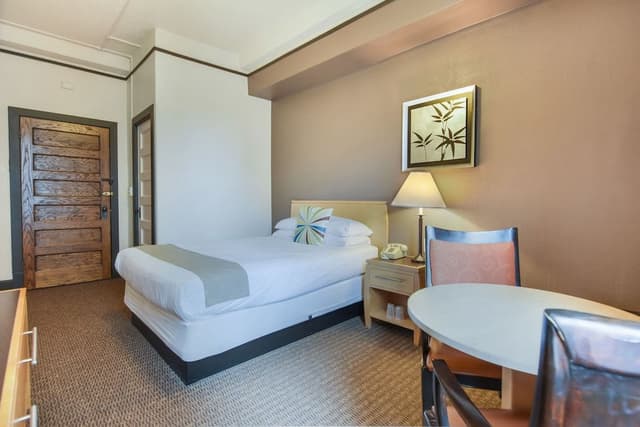 Standard Room, 1 Queen Bed, Private Bathroom, No Air Conditioning