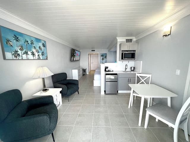 Studio with Two Doubles, Beachfront, Balcony
