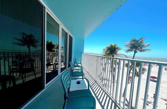 Suite with King Bed, Beachfront, Balcony