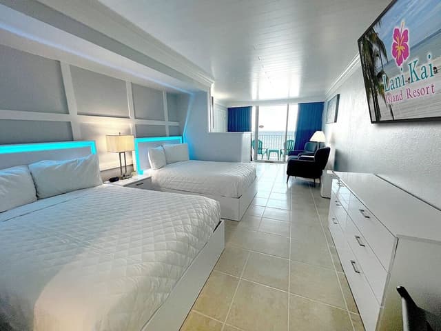 Studio with Two Doubles, Beachfront, Balcony