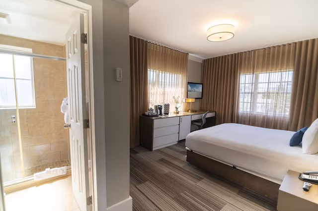 Luxury Double Room, 1 King Bed, Pool View