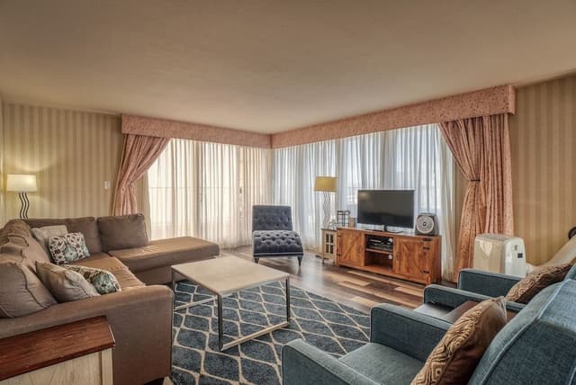 Luxury Penthouse, 2 Bedrooms, Kitchen, Partial Ocean View