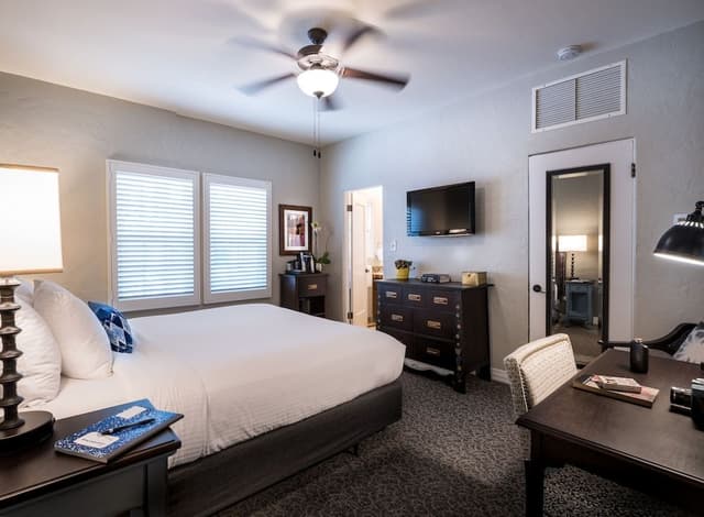 Deluxe Room, 1 King Bed