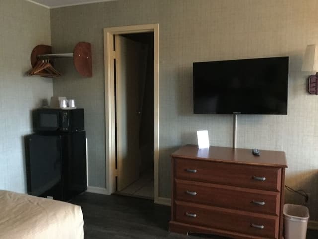 Standard Room, 1 Queen Bed