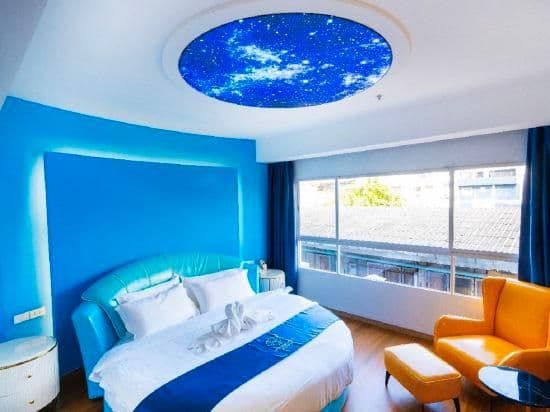 Special round bed room