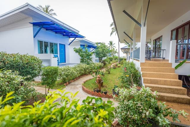 Basic Triple Room, Multiple Beds, Garden View