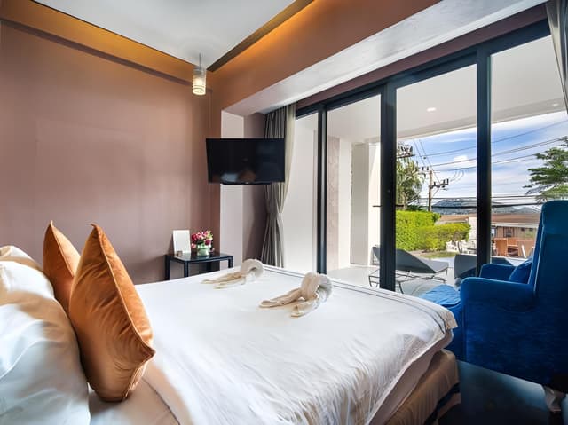 Suite with Pool Access
