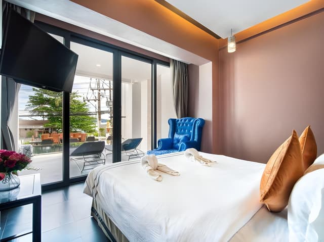 Suite with Pool Access