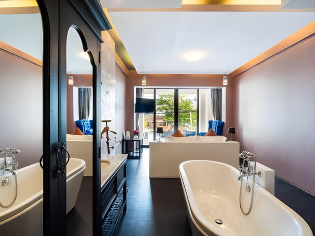 Suite with Pool Access