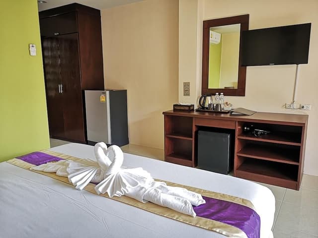 Deluxe Double Room, 1 King Bed, Pool Access, Pool View