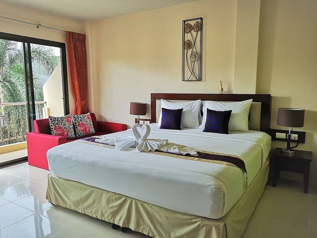 Deluxe Double Room with Balcony and Partial Seaview