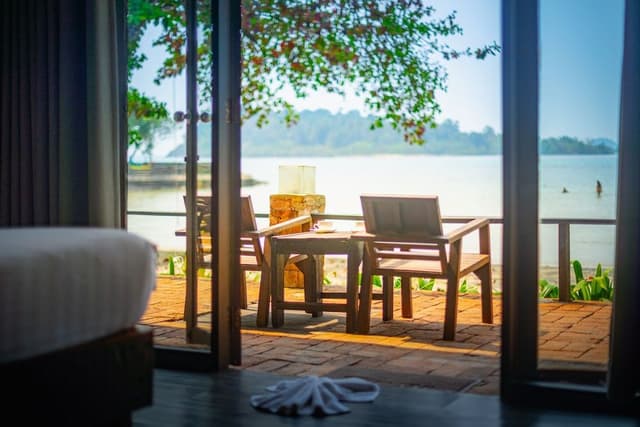 Baan Yong Yuth Buri (Beach Bungalow)