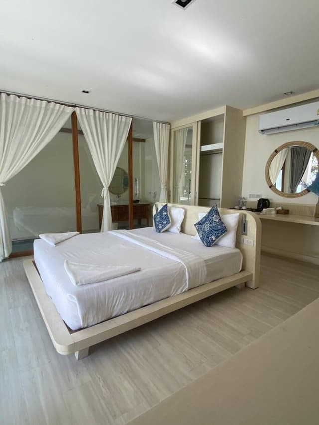 Superior Sea View with Pool