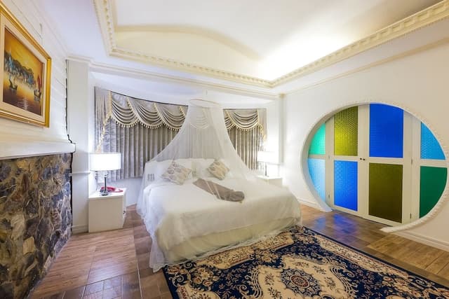 Honeymoon Suite