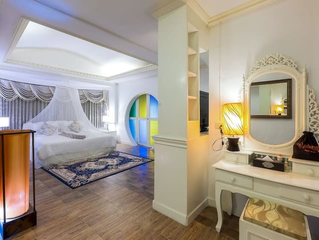 Honeymoon Suite
