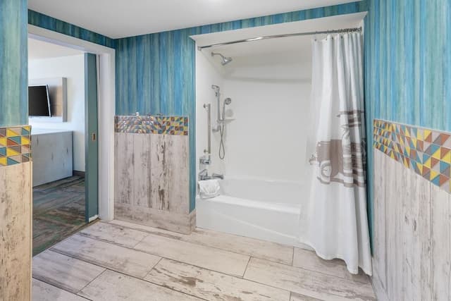 Room, 2 Queen Beds, Accessible (Parkway Double Queen Accessible)