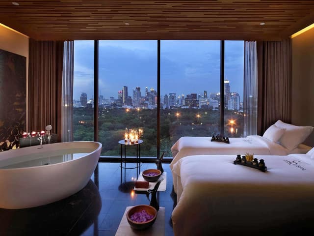 Signature Room, 1 King Bed, Club Lounge Access (SO Club)
