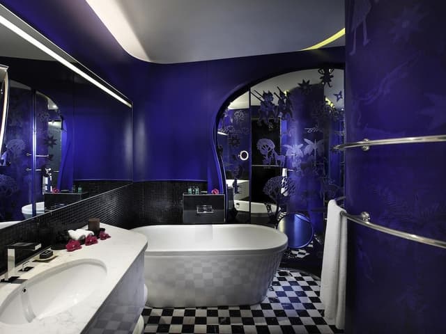 Signature Room, 1 King Bed, Club Lounge Access (SO Club)