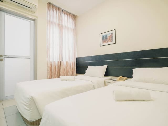 Deluxe Twin, Window