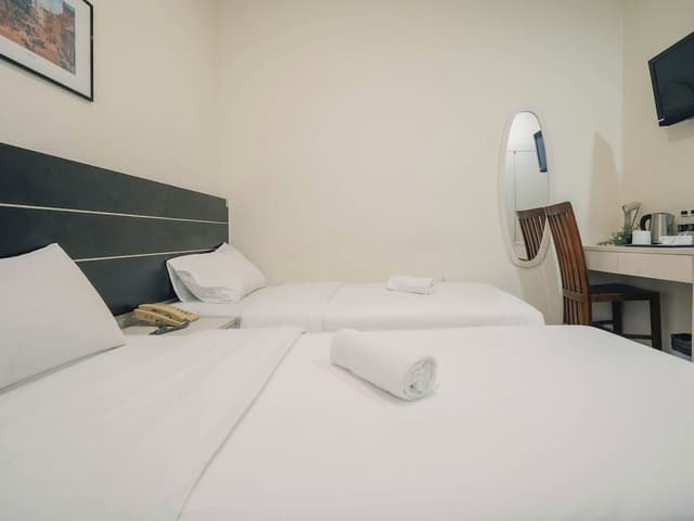 Deluxe Twin, Window