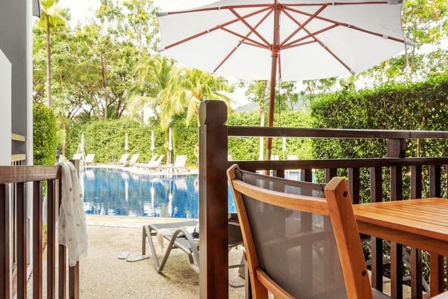 Royal Studio, Pool Access