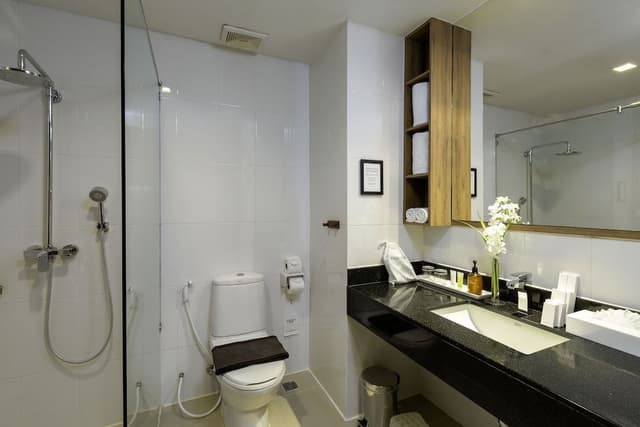 Royal Studio, Pool Access