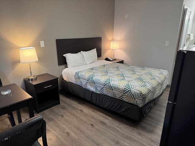Standard Room, 1 Queen Bed, Smoking