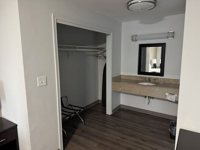 Standard Suite, 1 Queen Bed, Non Smoking