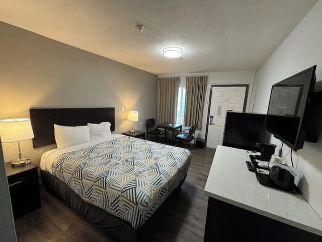 Standard Room, 1 Queen Bed, Smoking