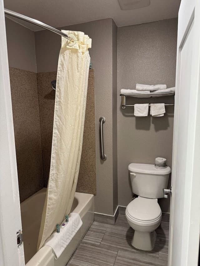 Standard Room, 2 Queen Beds, Smoking