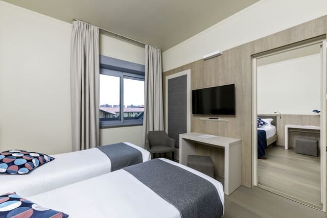 Room, Connecting Rooms