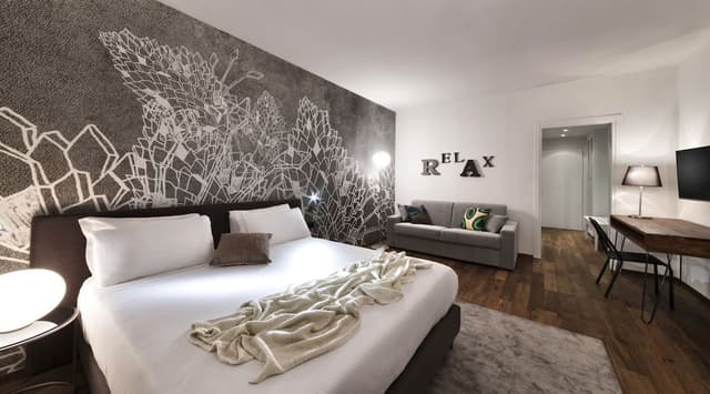 Junior Suite, 1 King Bed with Sofa bed, Jetted Tub (Jacuzzi)