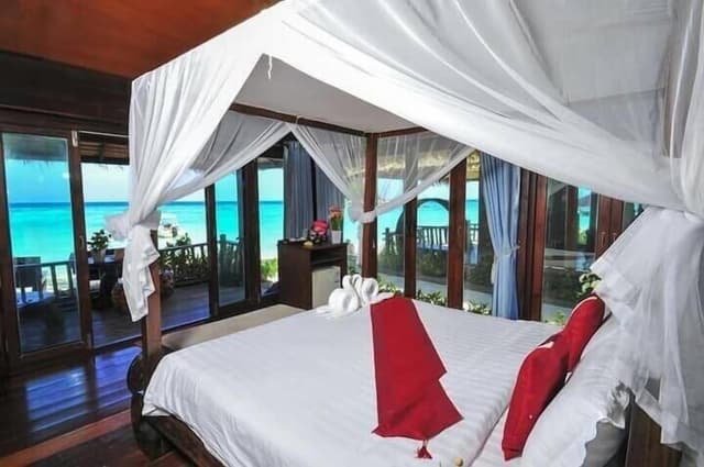 Deluxe Beachfront Villas
