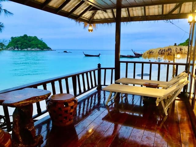Deluxe Beachfront Villas