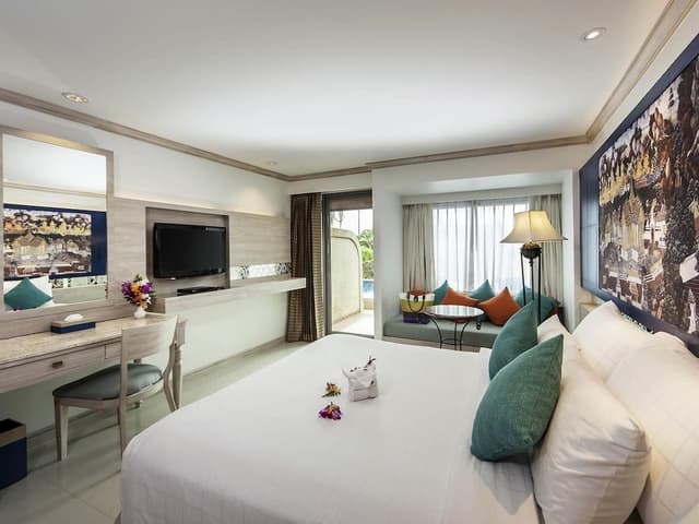 Deluxe Room, 1 King Bed, Pool Access